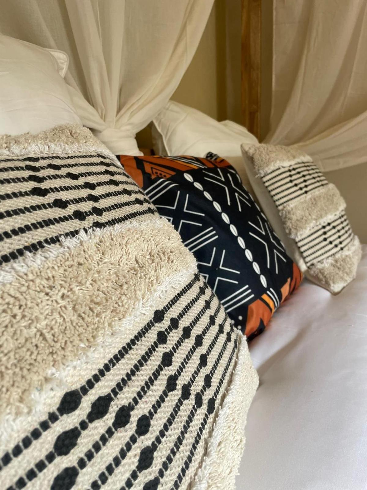 Serengeti Safari Room Sigean Exterior photo